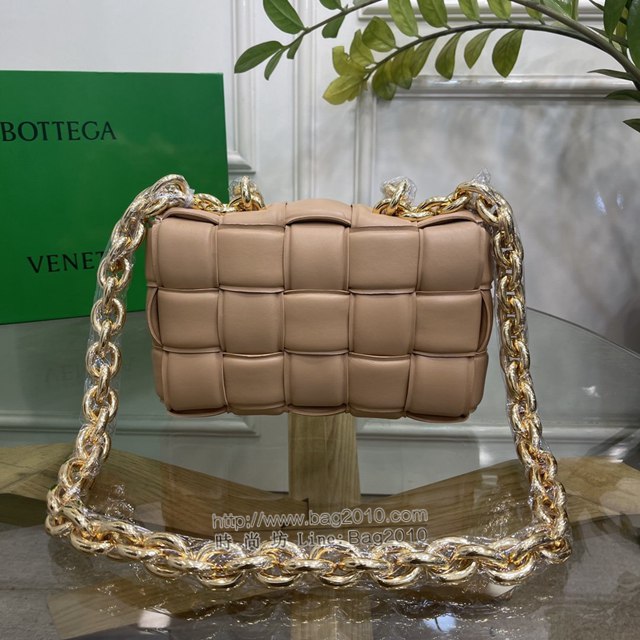 Bottega veneta高端女包 96008奶茶色 寶緹嘉新款枕頭鏈條包 BV經典款單肩斜挎手提女包  gxz1233